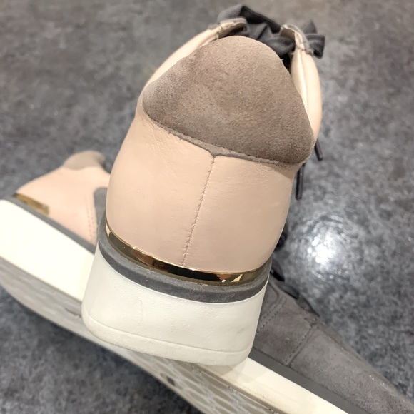 Louise et cio suide leather shoes. - Picture 3 of 11